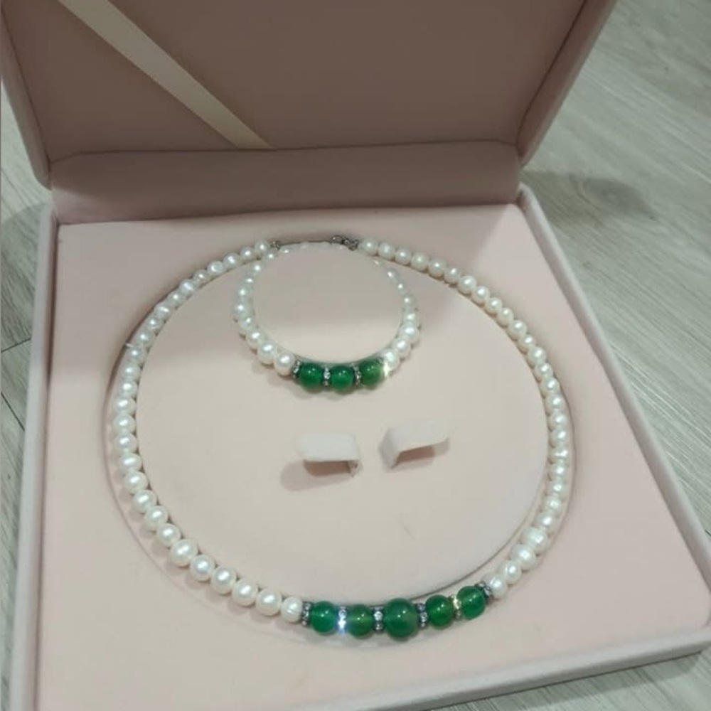 Elegant Pearl and Green Bead Jewelry Set